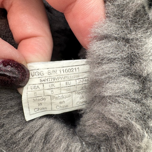 UGG Classic Cuff Mini Boots – Black/Grey – Size 8 (Style 1100211) - Picture 7 of 8